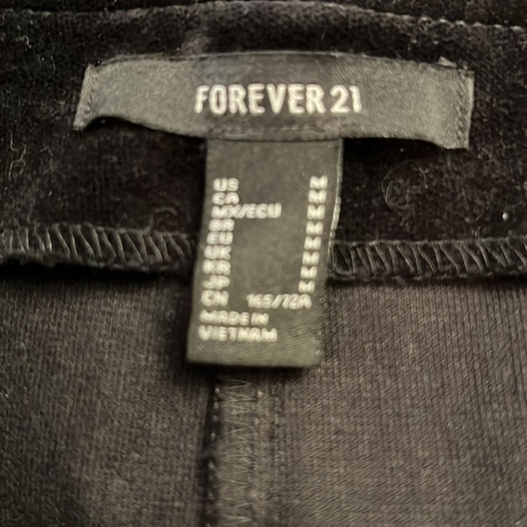 Forever 21 brand size M black miniskirt with button closure in front & pockets - Picture 4 of 5